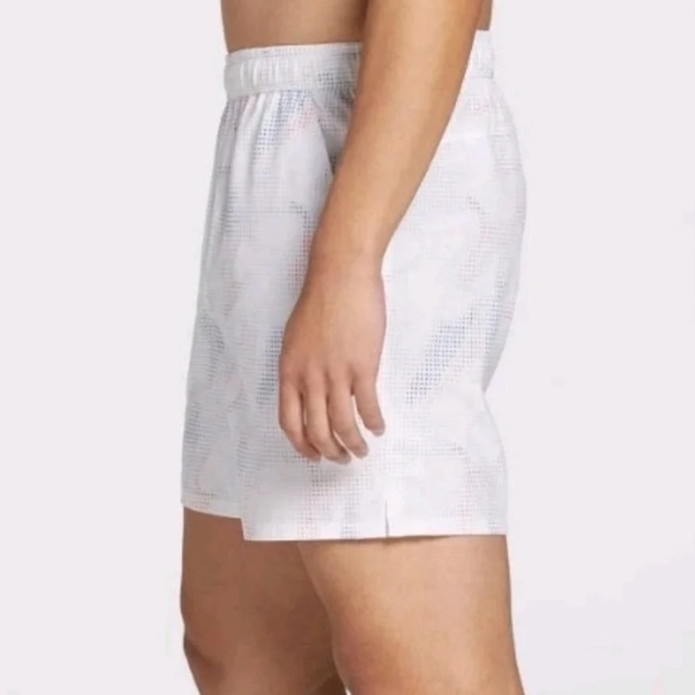 DSG Agility Woven Short Mens‎ Medium Pure White Dot Ombre New With Tags